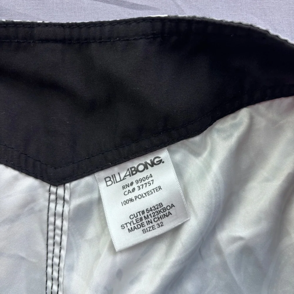 Billabong Mens Board Shorts Size 32 Black White Hibiscus Floral Tribal Y2K Vtg